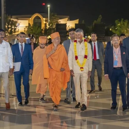 అబుదాబిలో BAPS హిందూ మందిర్ ని సందర్శించిన ఏపిసీఎం చంద్రబాబు,మంత్రులు టి.జి భరత్, బి.సి.జనార్దన్ రెడ్డి