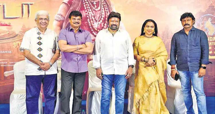 తెలంగాణ కర్మభూమి.. ఆంధ్రప్రదేశ్‌ను ఆత్మభూమి: బాలకృష్ణ