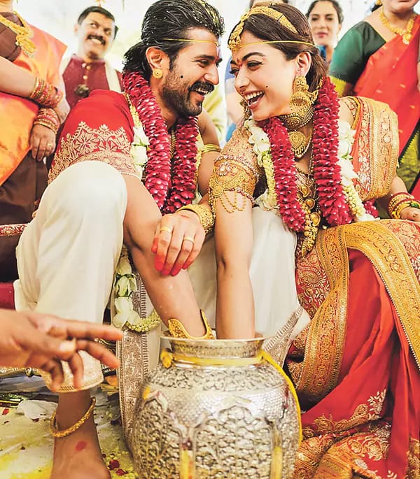 మూడు ముళ్ల బంధంతో ఒక్కటైన విజయ్ రష్మిక (విరోష్) జంట