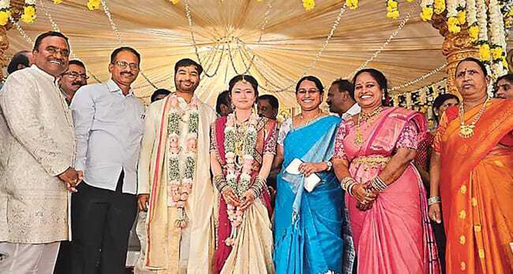 ఎల్లలు ఎరుగని అనుబంధం తెలుగు అబ్బాయి జపాన్ అమ్మాయి పెళ్లి