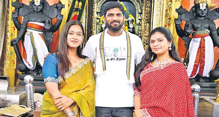 విలేజ్ బ్యాక్ డ్రాప్ తో ఆర్ చిత్రం ప్రారంభం