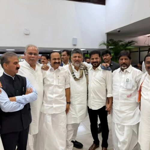 కేరళం ముఖ్యమంత్రిగా వి.డి సతీశన్ ప్రమాణస్వీకార మహోత్సవానికి హాజరైన సందర్భంగా కాంగ్రెస్ మిత్ర బృందంతో TG CM రేవంత్ రెడ్డి