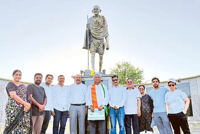 డల్లాస్ లో మహాత్మాగాంధీ స్మారక స్థలిని సందర్శించిన AP ఉత్తర అమెరికా ప్రత్యేక ప్రతినిధి జయరాం కోమటి