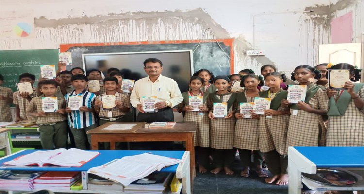 తానా (TANA) ఆధ్వర్యంలో తెనుగుపూడి ప్రభుత్వ జెడ్పీ హైస్కూల్ విద్యార్థులకు హోంవర్క్ డైరీల పంపిణీ