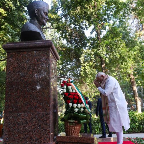 Prime Minister Narendra Modi paid floral tributes to former Prime Minister Lal Bahadur Shastri Ji in Tashkent.
