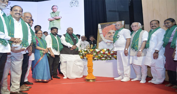 డాక్టర్ వైఎస్ రాజశేఖర రెడ్డి ఆశయమైన ప్రాణహిత–చేవెళ్ల, ఎస్‌ఎల్‌బీసీ, కల్వకుర్తి ఎత్తిపోతల ప్రాజెక్టులను పూర్తి చేస్తామన్న ముఖ్యమంత్రి రేవంత్ రెడ్డి